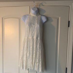 Free People!  Elegant Cream Lace Mini Dress size 8. Worn once for graduation!🤍
